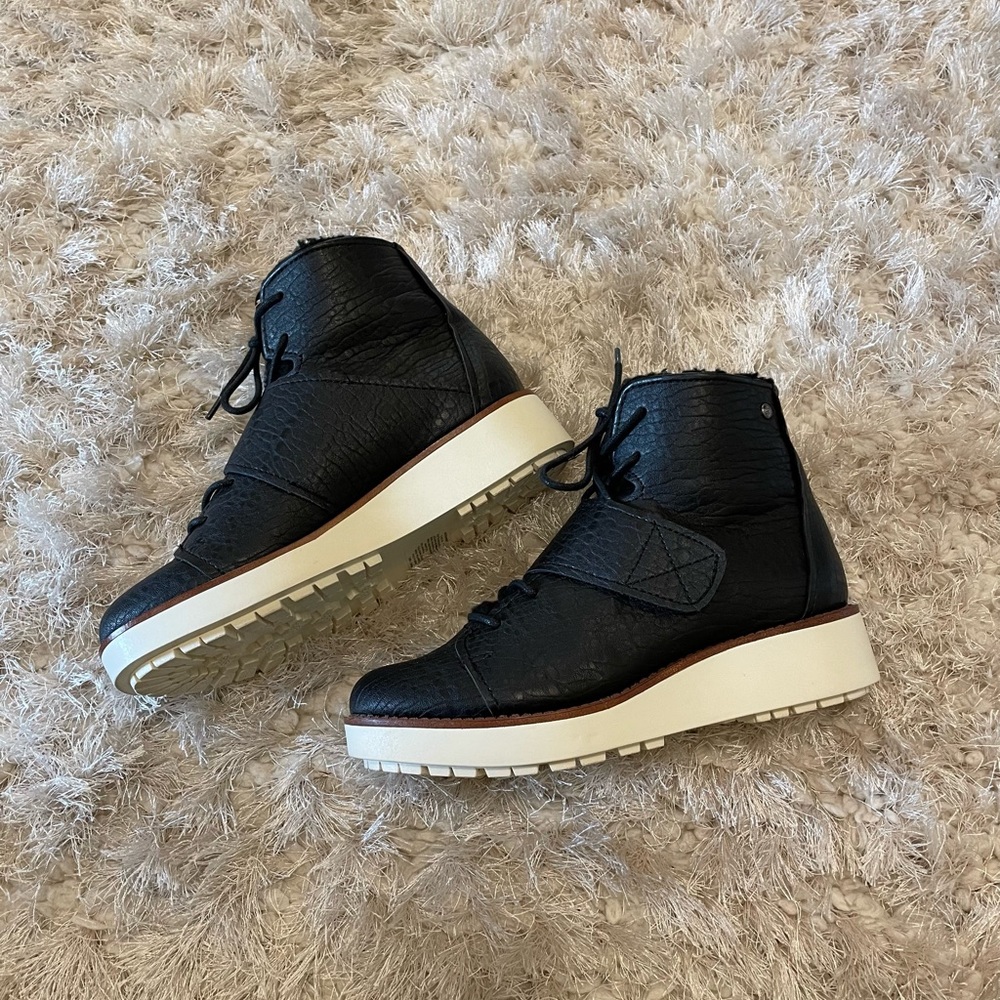 Simply Vera Wang Sneaker Boots